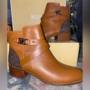 Michael Kors Kincaid flat bootie leather size 9